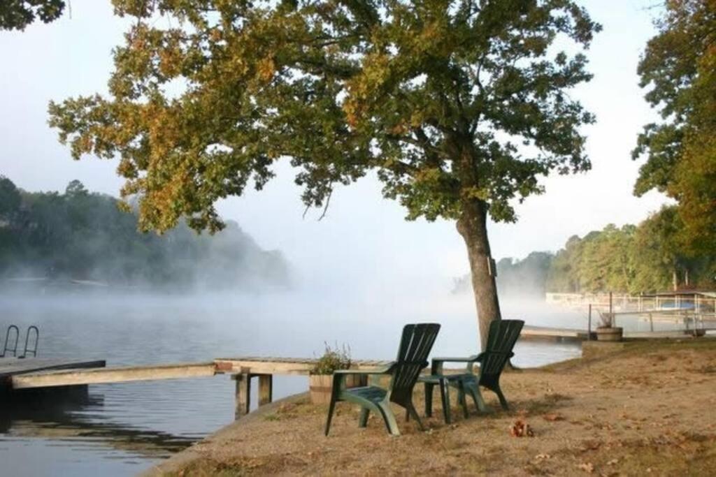 #02 - Unique Lakeside Studio Cottage- Pet Friendly Hot Springs Buitenkant foto